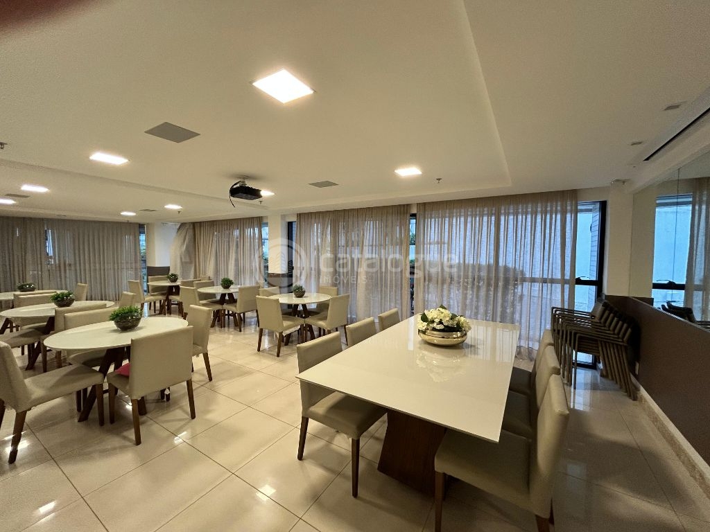 - Cobertura Duplex com 260m2 - 3 suites sendo 01 master com closet