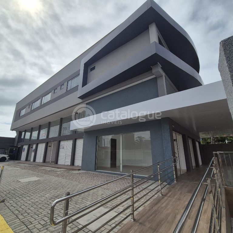 Alugo 9 salas comerciaide 24 e 18 m2 com banheiro e espaço p