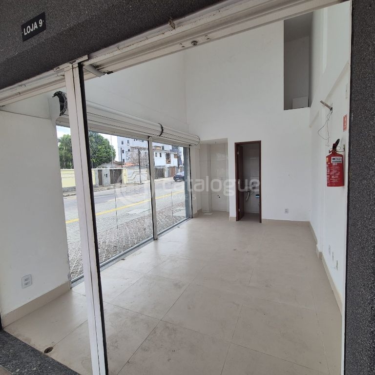 Alugo 9 salas comerciaide 24 e 18 m2 com banheiro e espaço pra cozinha