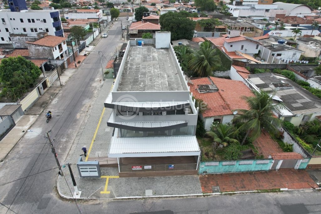 Alugo 9 salas comerciaide 24 e 18 m2 com banheiro e espaço pra cozinha