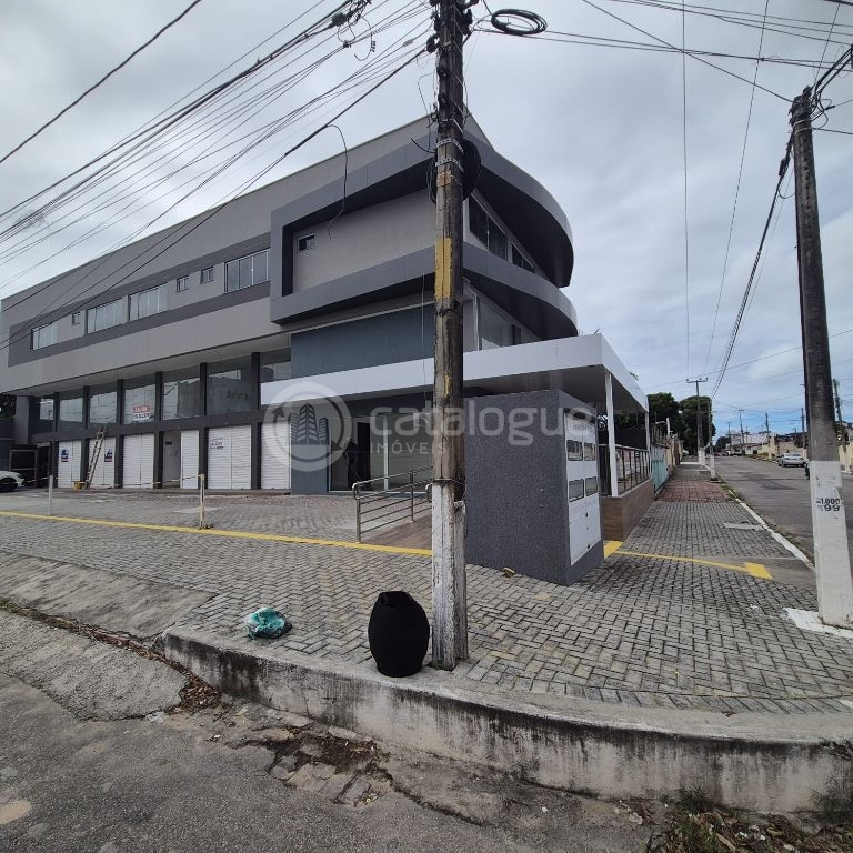 Alugo 9 salas comerciaide 24 e 18 m2 com banheiro e espaço pra cozinha