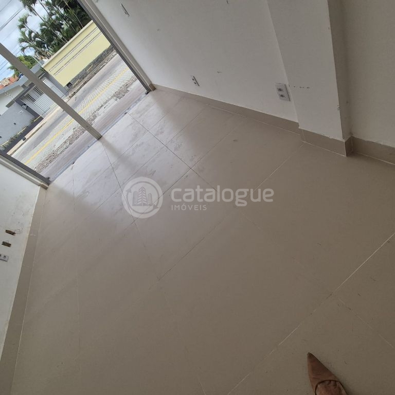 Alugo 9 salas comerciaide 24 e 18 m2 com banheiro e espaço pra cozinha