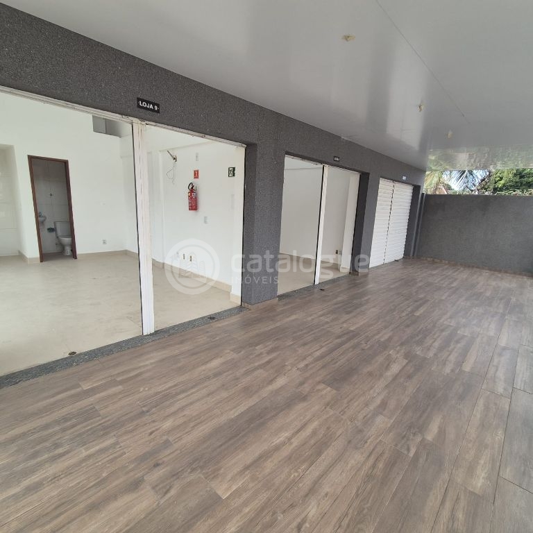 Alugo 9 salas comerciaide 24 e 18 m2 com banheiro e espaço pra cozinha