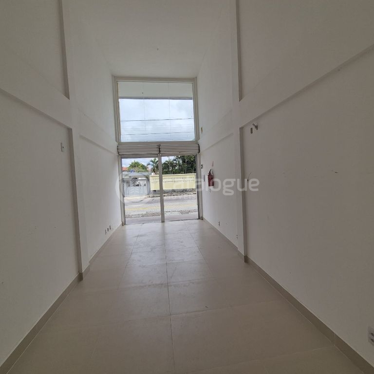 Alugo 9 salas comerciaide 24 e 18 m2 com banheiro e espaço pra cozinha