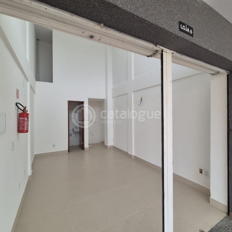Alugo 9 salas comerciaide 24 e 18 m2 com banheiro e espaço pra cozinha