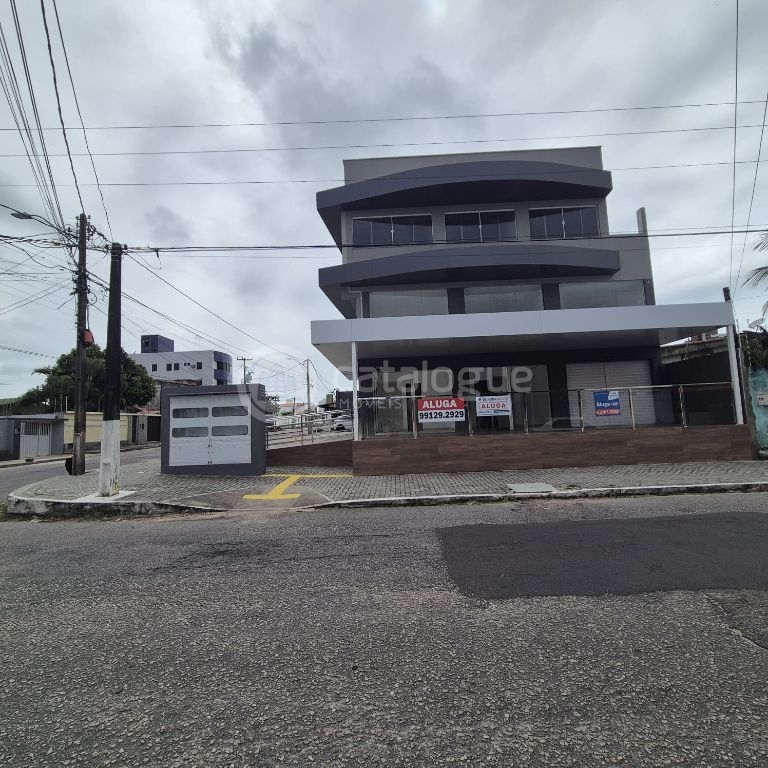 Alugo 9 salas comerciaide 24 e 18 m2 com banheiro e espaço pra cozinha