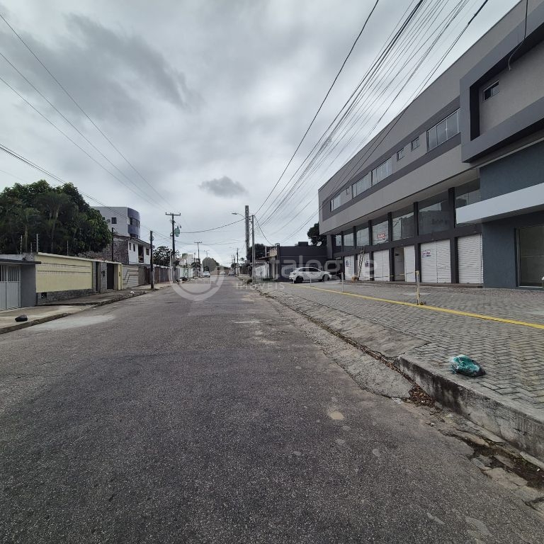 Alugo 9 salas comerciaide 24 e 18 m2 com banheiro e espaço pra cozinha