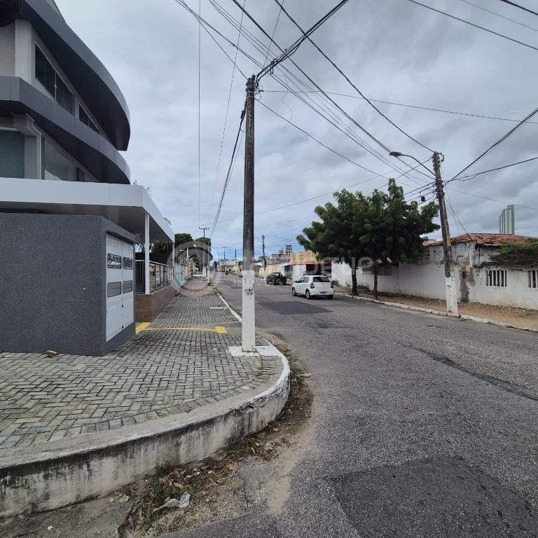 Alugo 9 salas comerciaide 24 e 18 m2 com banheiro e espaço pra cozinha