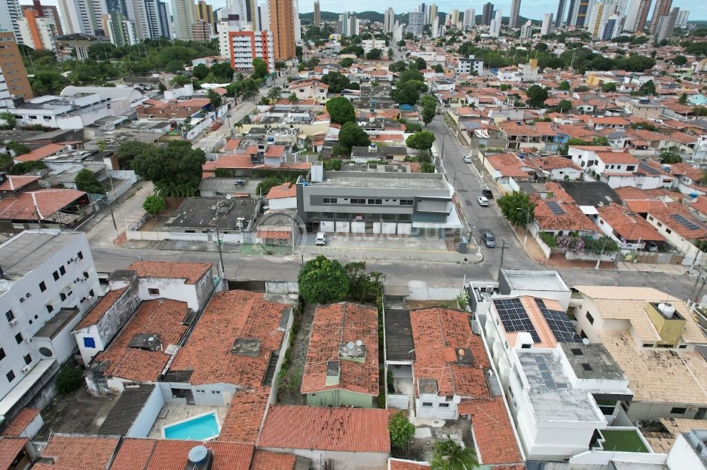 Alugo 9 salas comerciaide 24 e 18 m2 com banheiro e espaço p