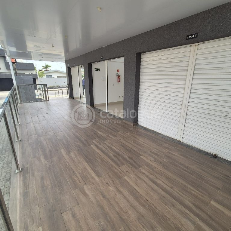 Alugo 9 salas comerciaide 24 e 18 m2 com banheiro e espaço p