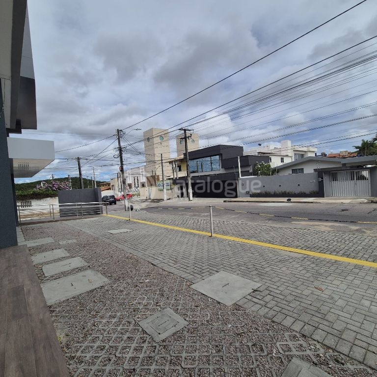 Alugo 9 salas comerciaide 24 e 18 m2 com banheiro e espaço pra cozinha