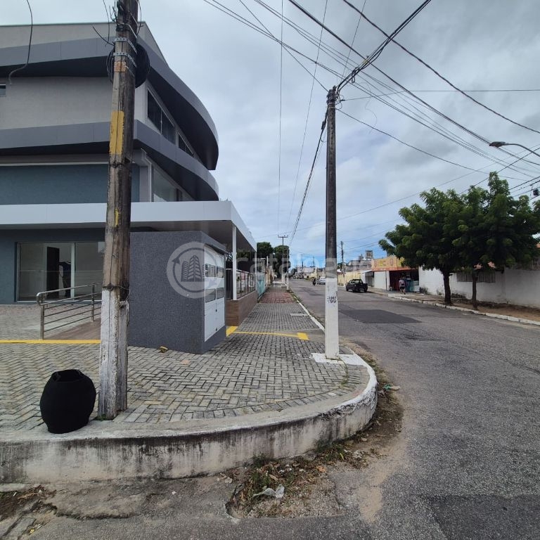 Alugo 9 salas comerciaide 24 e 18 m2 com banheiro e espaço pra cozinha