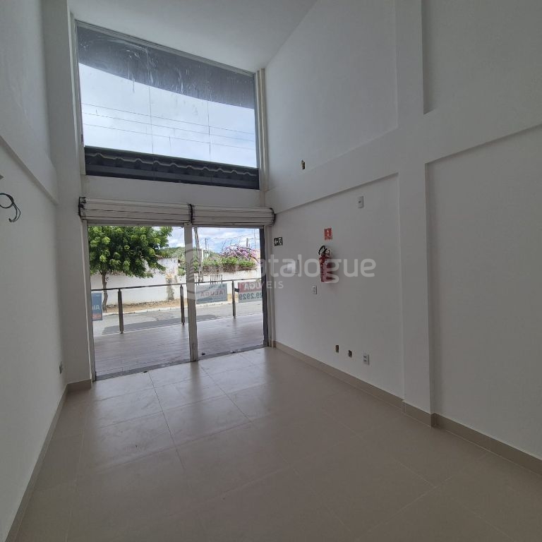 Alugo 9 salas comerciaide 24 e 18 m2 com banheiro e espaço pra cozinha