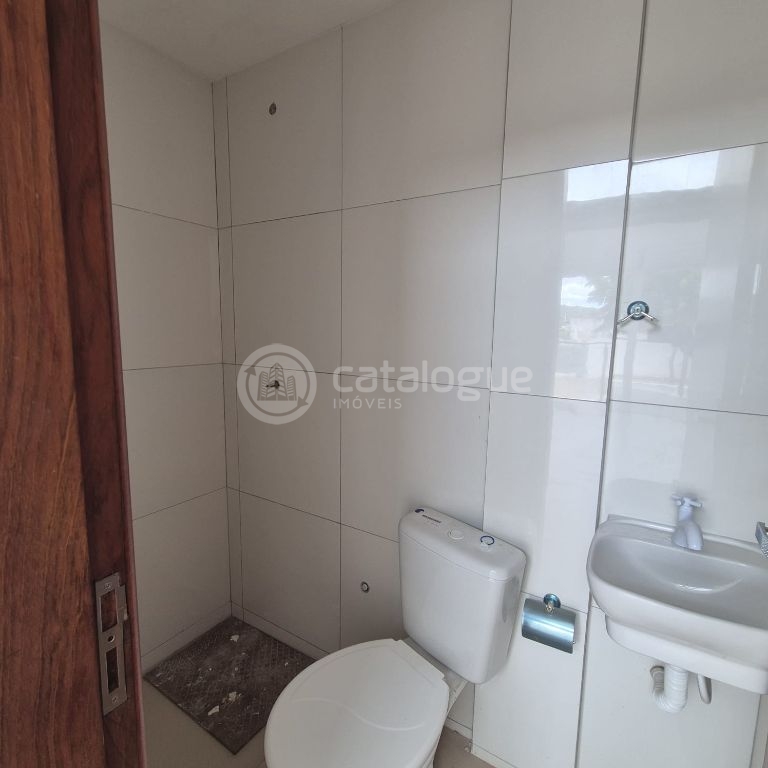 Alugo 9 salas comerciaide 24 e 18 m2 com banheiro e espaço pra cozinha