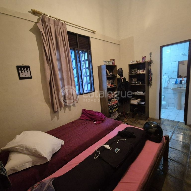 Venda de uma casa em Alagamra17 x 30 com 4 suítes, sala para 3 ambts, escritório, Dce, 1 Flat, Vagas de garagem