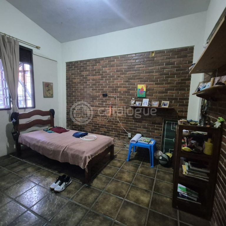 Venda de uma casa em Alagamra17 x 30 com 4 suítes, sala para 3 ambts, escritório, Dce, 1 Flat, Vagas de garagem