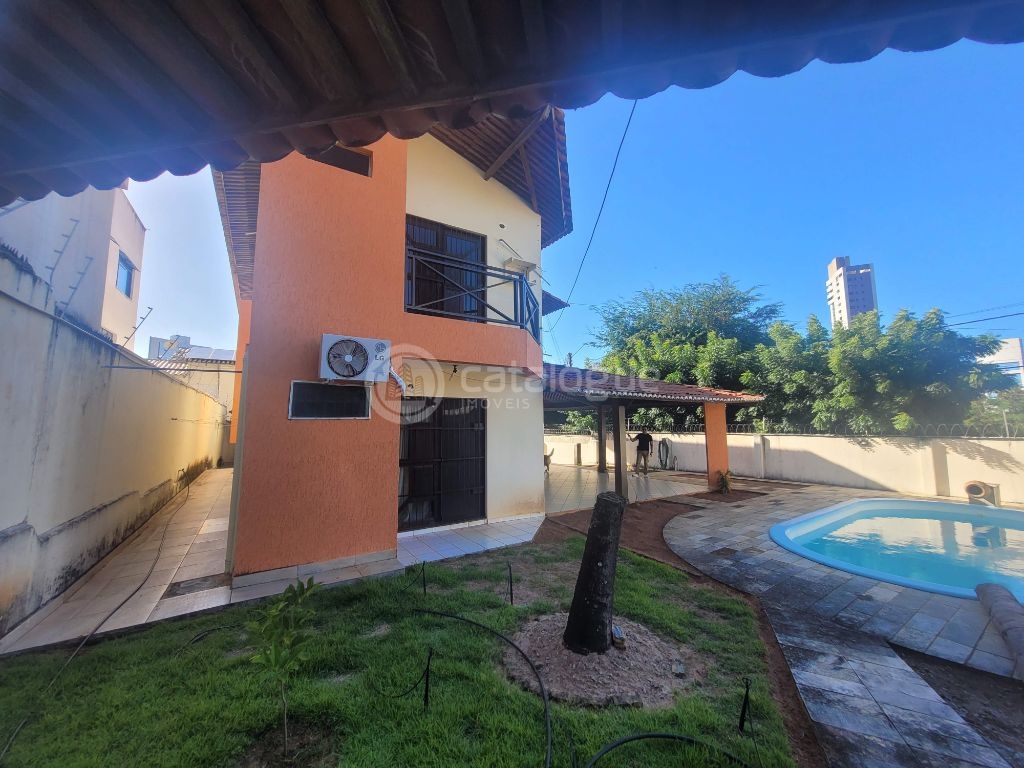 Casa à Venda Ampla, Moderna e Completa em Ponta negra