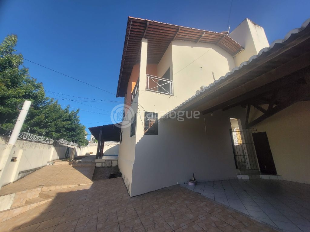 Casa à Venda Ampla, Moderna e Completa em Ponta negra