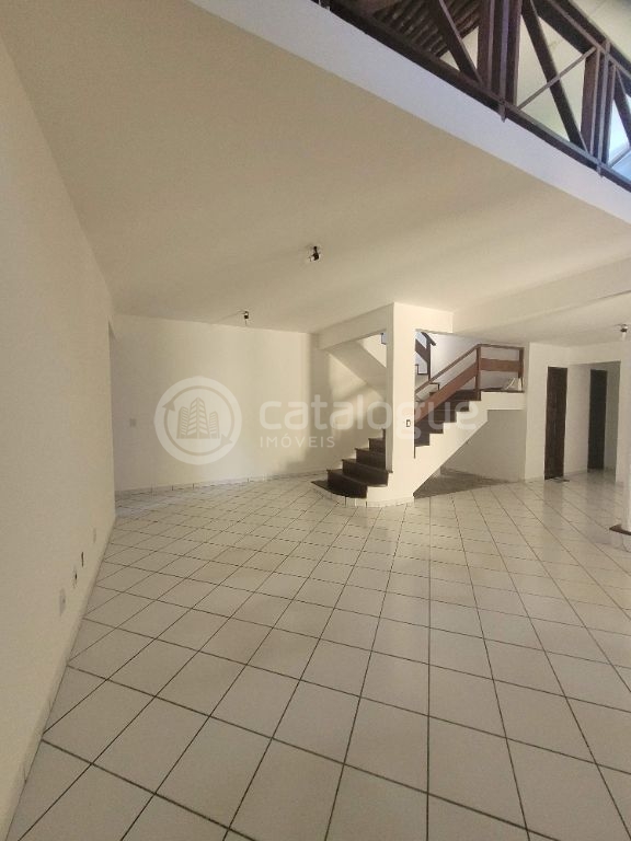 Casa à Venda Ampla, Moderna e Completa em Ponta negra