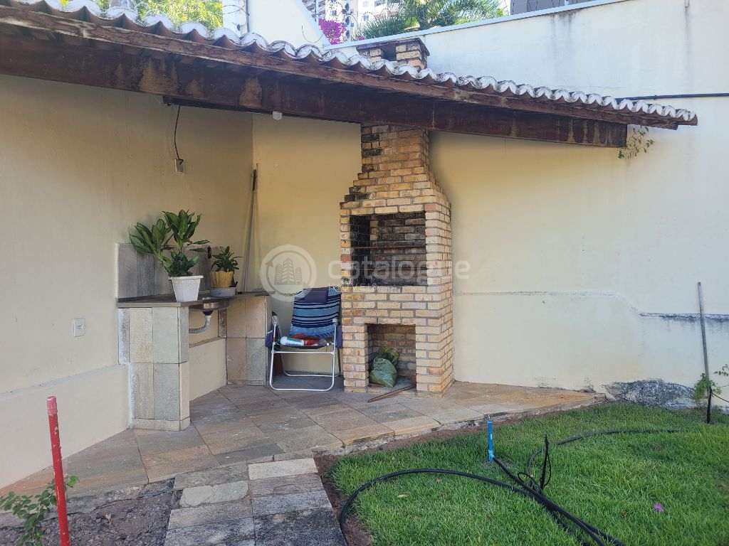 Casa à Venda Ampla, Moderna e Completa em Ponta negra