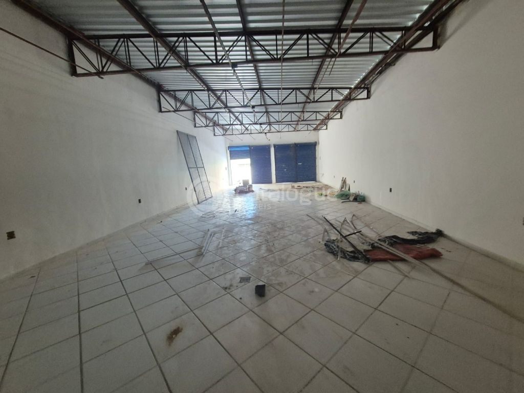 Amplo Ponto Comercial + Casa + Terreno à venda em Nova Parnamirim, Parnamirim, Tb Podendo alugar separadamente( Ponto e casa)