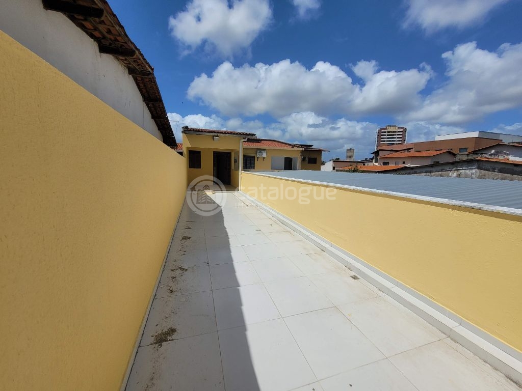 Amplo Ponto Comercial + Casa + Terreno à venda em Nova Parnamirim, Parnamirim, Tb Podendo alugar separadamente( Ponto e casa)
