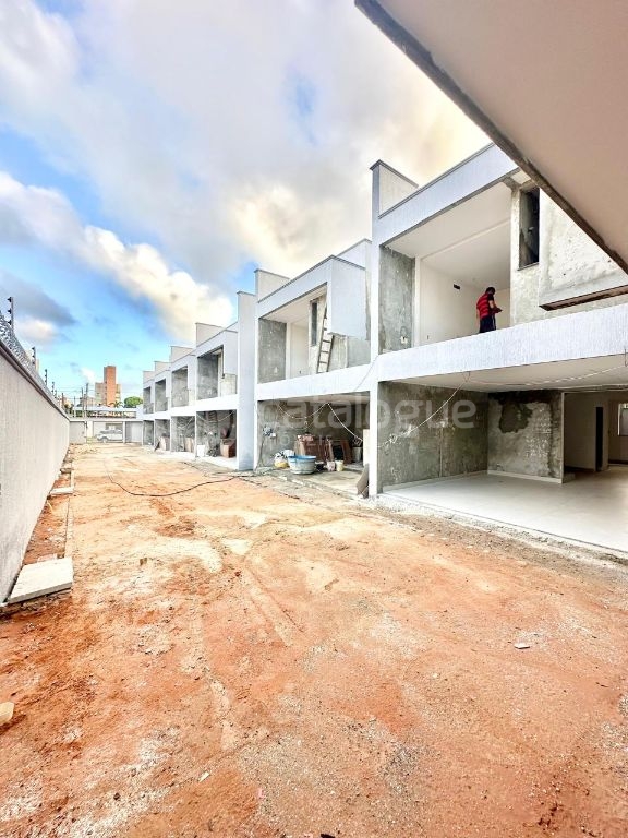 Lindas casas duplex em capim macio