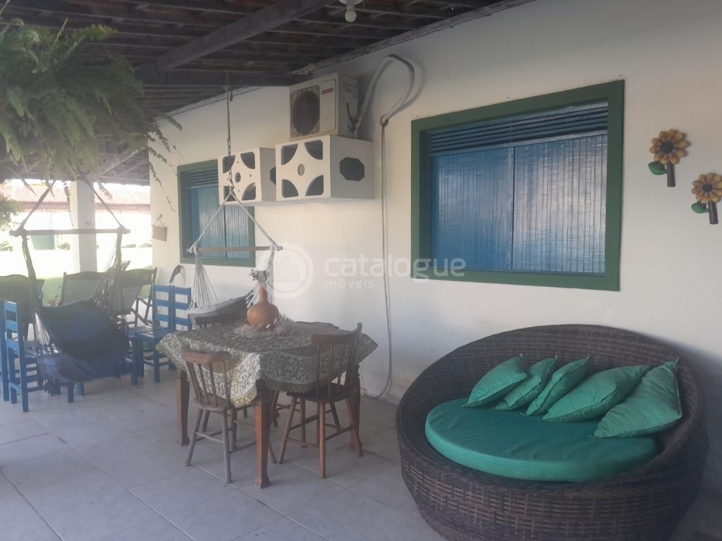 Casa com 4 Dormitórios e 2 Suítes na Praia de Muriú