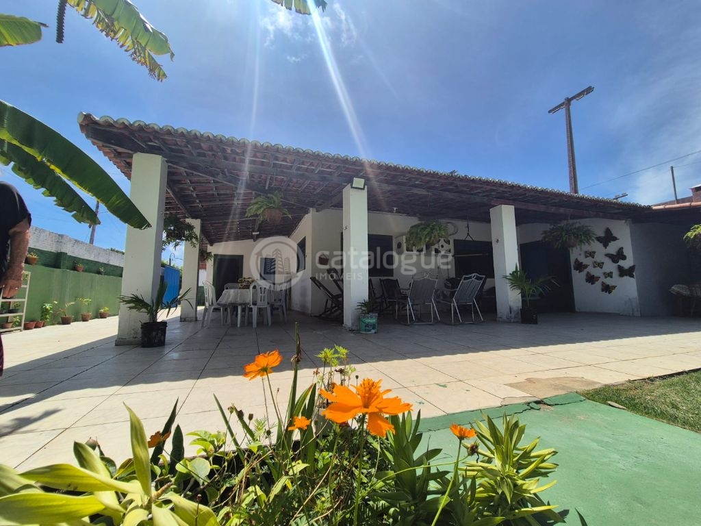 Casa com 4 Dormitórios e 2 Suítes na Praia de Muriú