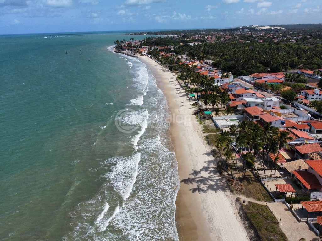 Casa com 4 dormitórios e 2 suítes na praia de muriú