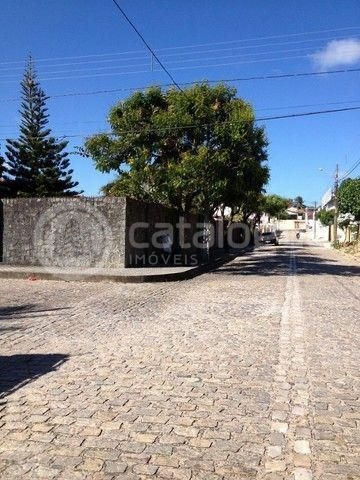 Casa com 850 m2 de área construída e com terreno de 1.500 m2