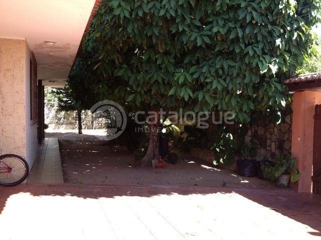 Casa com 850 m2 de área construída e com terreno de 1.500 m2