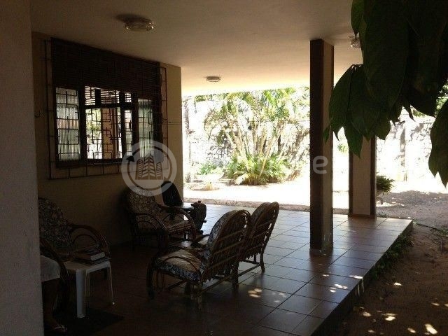 Casa com 850 m2 de área construída e com terreno de 1.500 m2