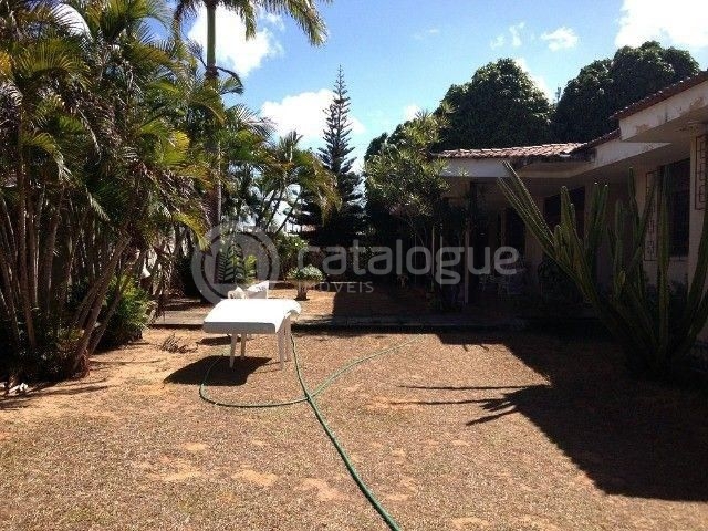 Casa com 850 m2 de área construída e com terreno de 1.500 m2