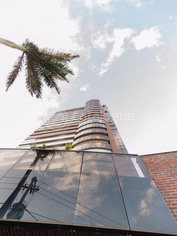 Apartamento luxuoso com 5 dormitórios em areia preta