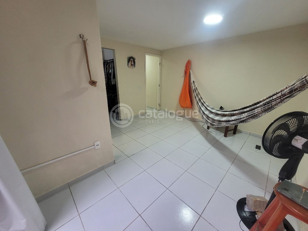 Casa Padrão à Venda em Lagoa Nova, Natal - 4 Dormitórios