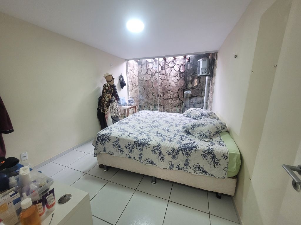 Casa Padrão à Venda em Lagoa Nova, Natal - 4 Dormitórios