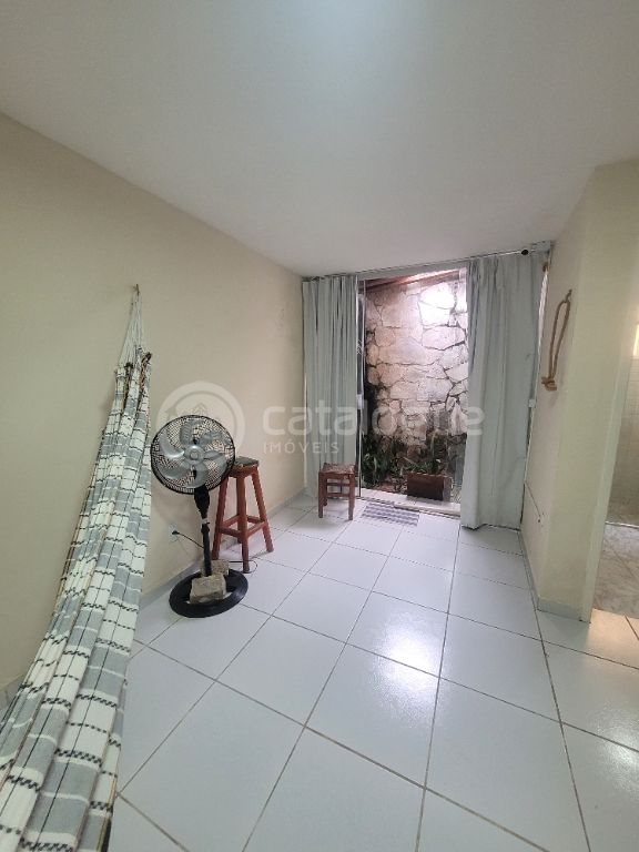 Casa Padrão à Venda em Lagoa Nova, Natal - 4 Dormitórios