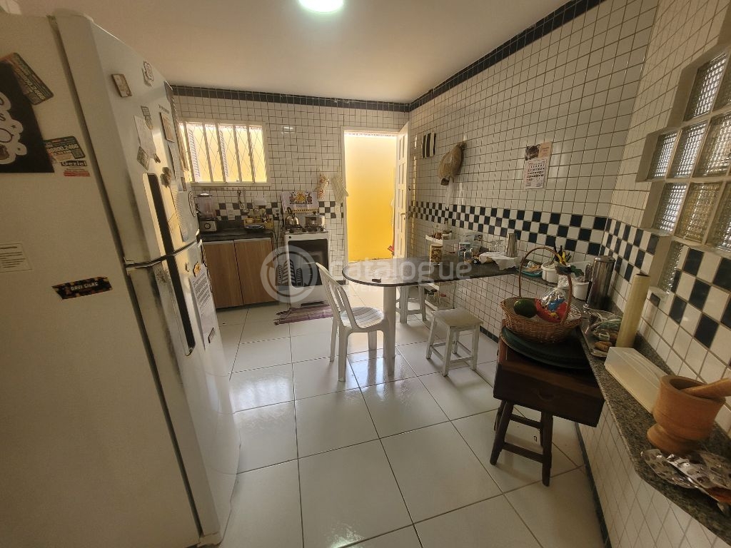 Casa Padrão à Venda em Lagoa Nova, Natal - 4 Dormitórios