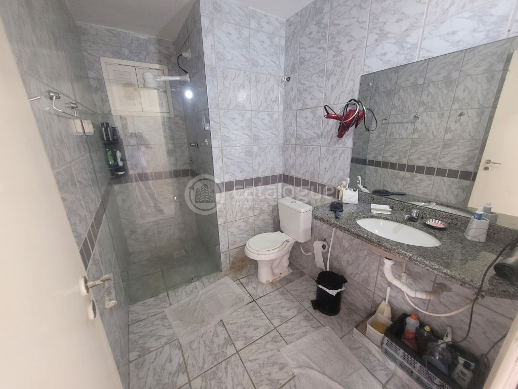 Casa Padrão à Venda em Lagoa Nova, Natal - 4 Dormitórios