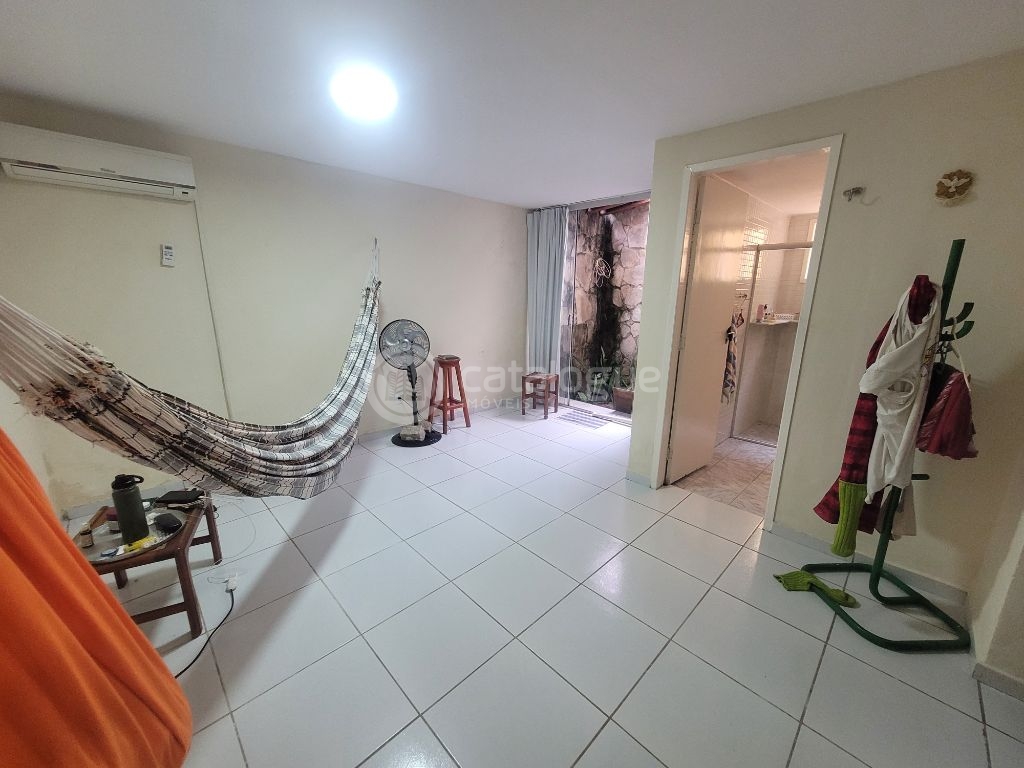 Casa Padrão à Venda em Lagoa Nova, Natal - 4 Dormitórios