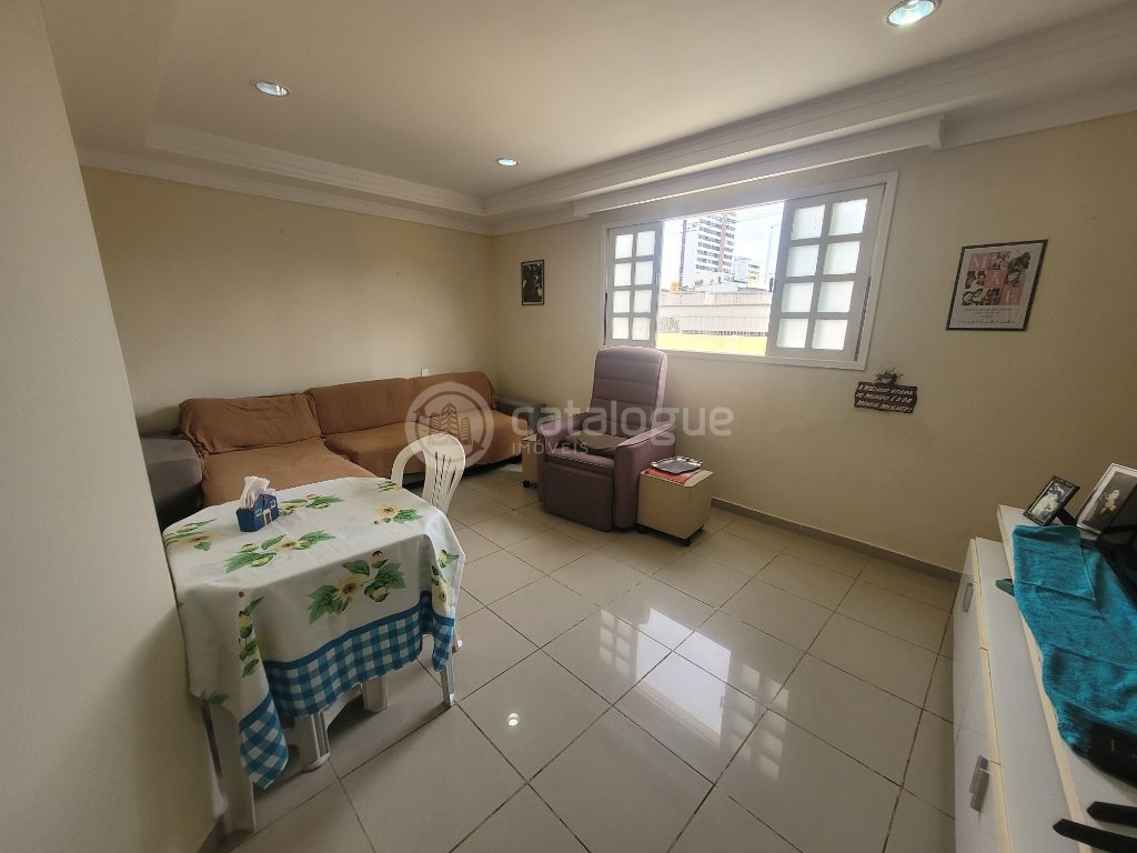 Casa Padrão à Venda em Lagoa Nova, Natal - 4 Dormitórios
