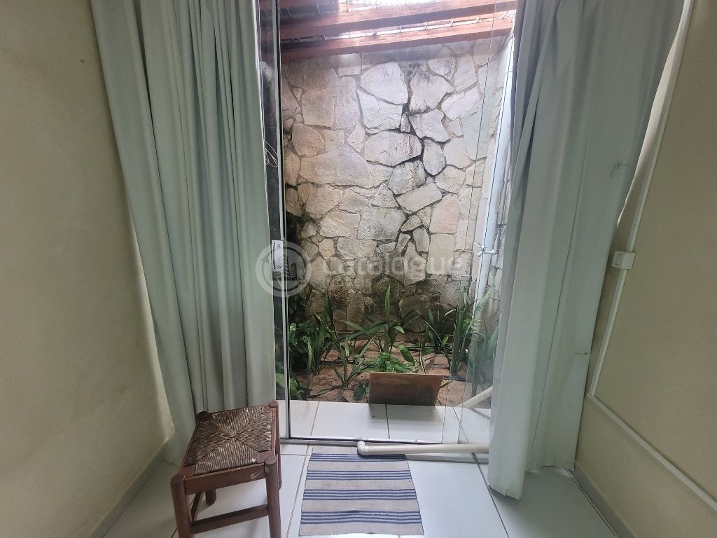 Casa Padrão à Venda em Lagoa Nova, Natal - 4 Dormitórios