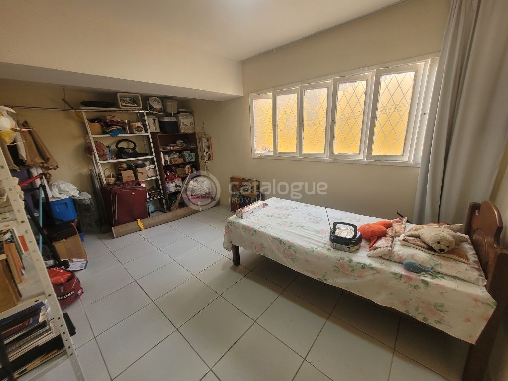 Casa Padrão à Venda em Lagoa Nova, Natal - 4 Dormitórios