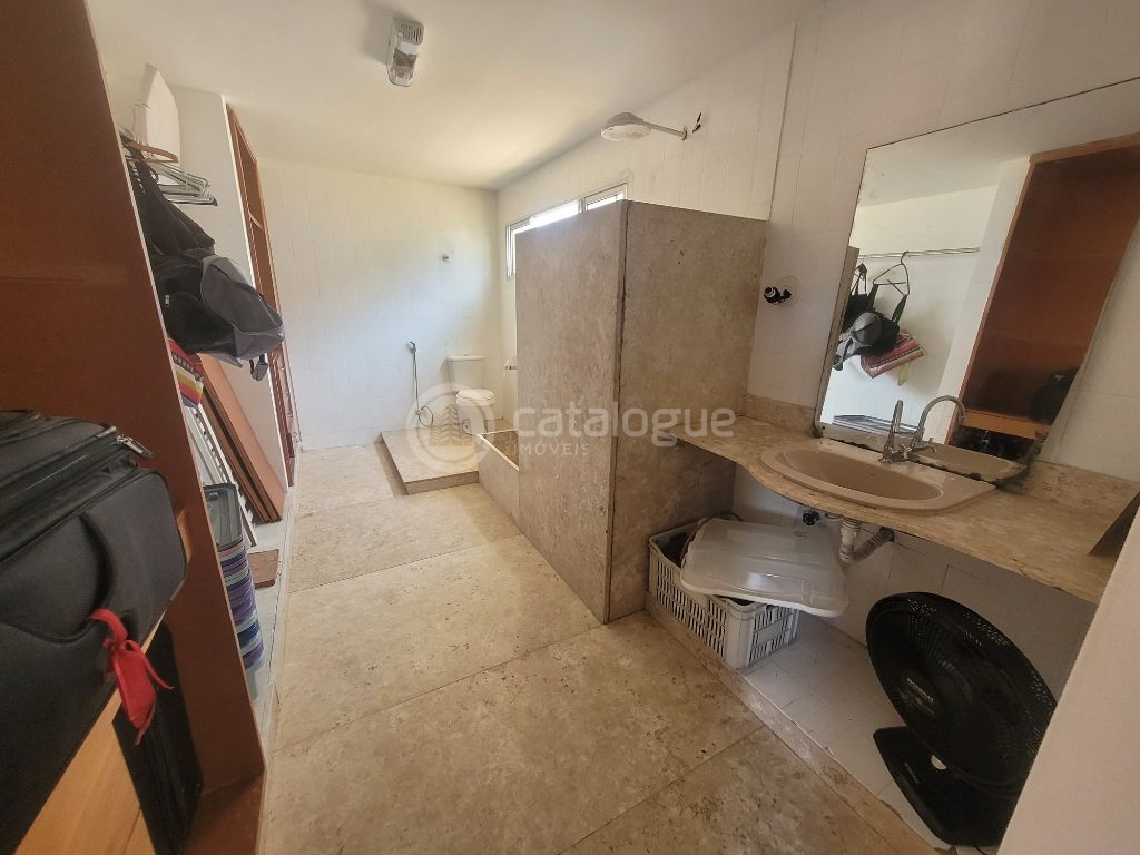 Casa Padrão à Venda em Lagoa Nova, Natal - 4 Dormitórios