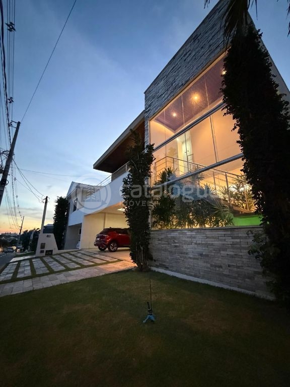Vende – bela casa duplex no bosque das palmeiras
