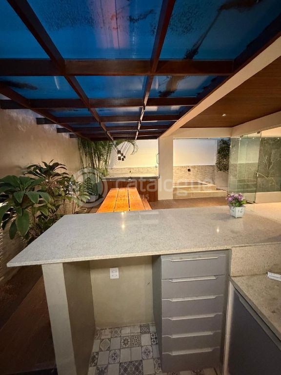 Vende – bela casa duplex no bosque das palmeiras