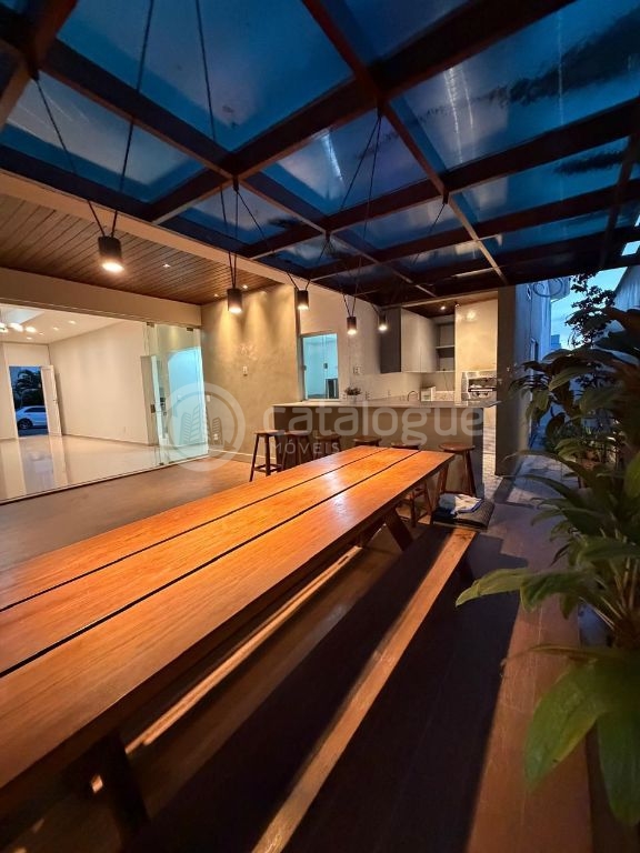 Vende – bela casa duplex no bosque das palmeiras