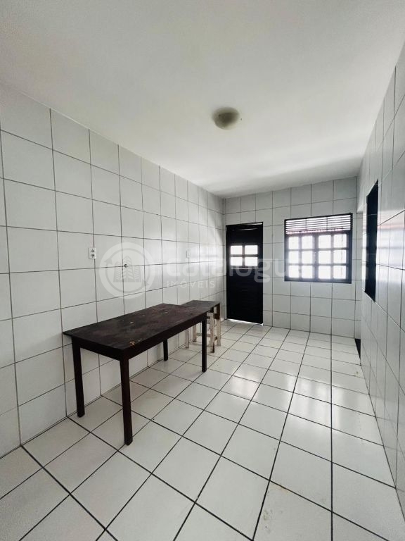 Excelente Casa em Lagoa Nova Localização Estratégica e Amplo Espaço!