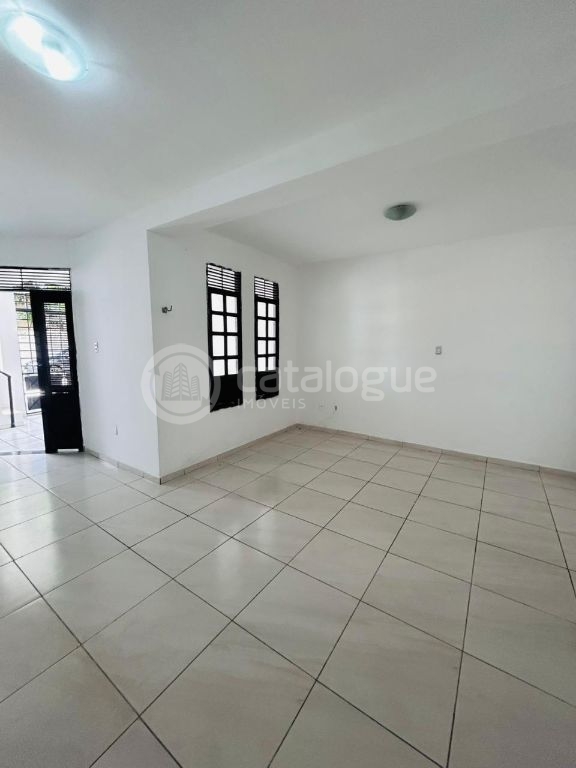 Excelente casa em lagoa nova – localização estratégica e amp